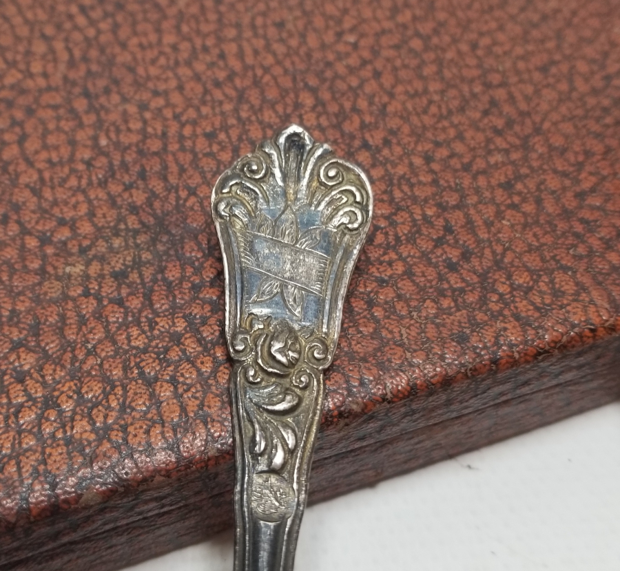 ORİJİNAL KUTUSUNDA TUĞRALI ÇATAL - KAŞIK - BIÇAK SETİ