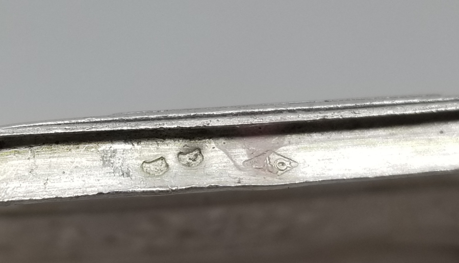 KABARTMA İŞÇİLİKLİ ANTİKA GÜMÜŞ ENFİYE KUTUSU