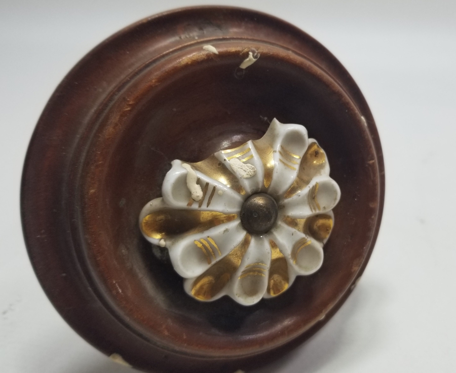 AHŞAP ÜZERİ ALTIN VERMEYLİ PORSELEN APLİKLİ OSMANLI DÖNEMİ NADİR KAPI KOLU