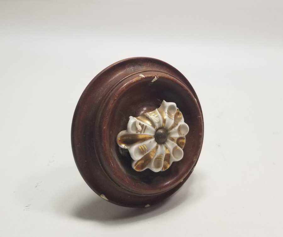 AHŞAP ÜZERİ ALTIN VERMEYLİ PORSELEN APLİKLİ OSMANLI DÖNEMİ NADİR KAPI KOLU