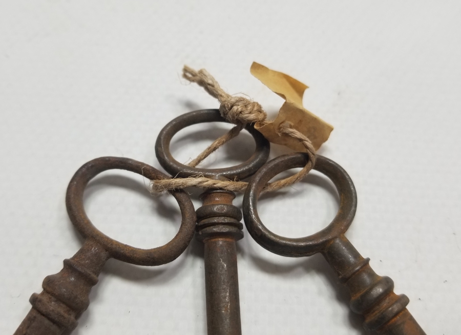 OSMANLI DÖNEMİ EL DÖVME DEMİRDEN MAMUL ANAHTAR LOTU