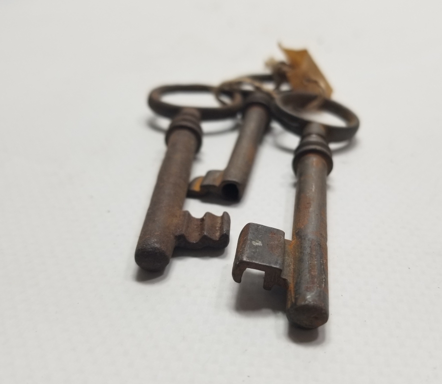OSMANLI DÖNEMİ EL DÖVME DEMİRDEN MAMUL ANAHTAR LOTU