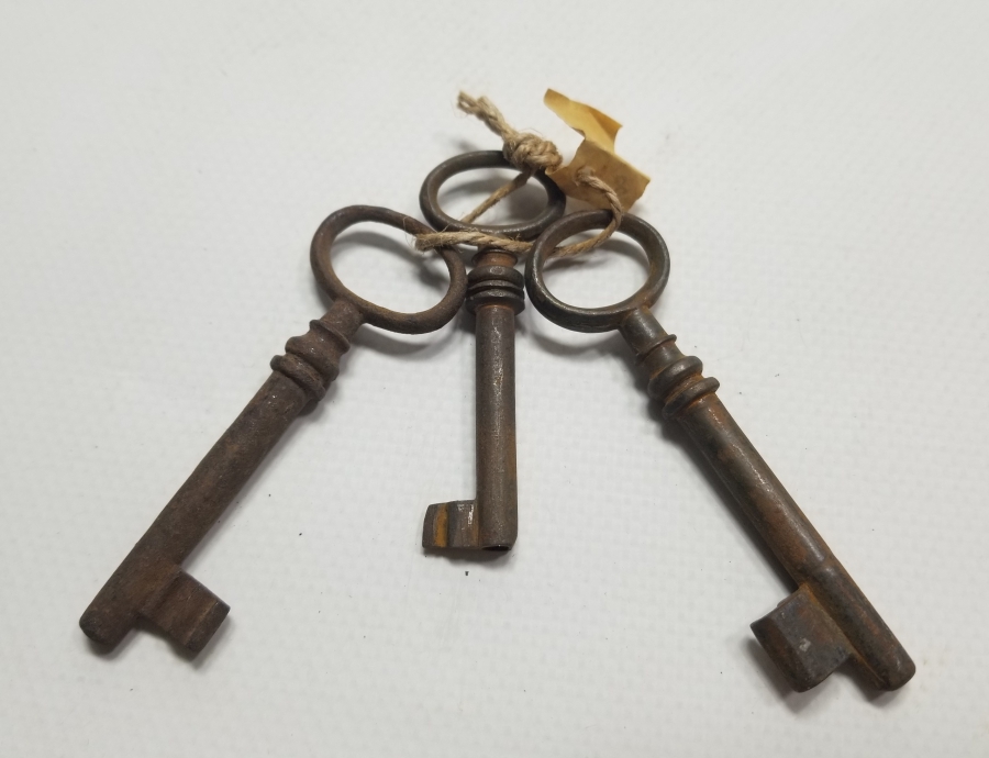 OSMANLI DÖNEMİ EL DÖVME DEMİRDEN MAMUL ANAHTAR LOTU
