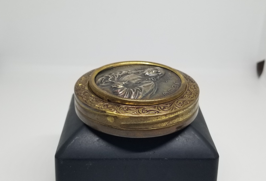 HZ İSA GÖRSELLİ GÜMÜŞ APLİKLİ ANTİKA KAPAKLI KUTU