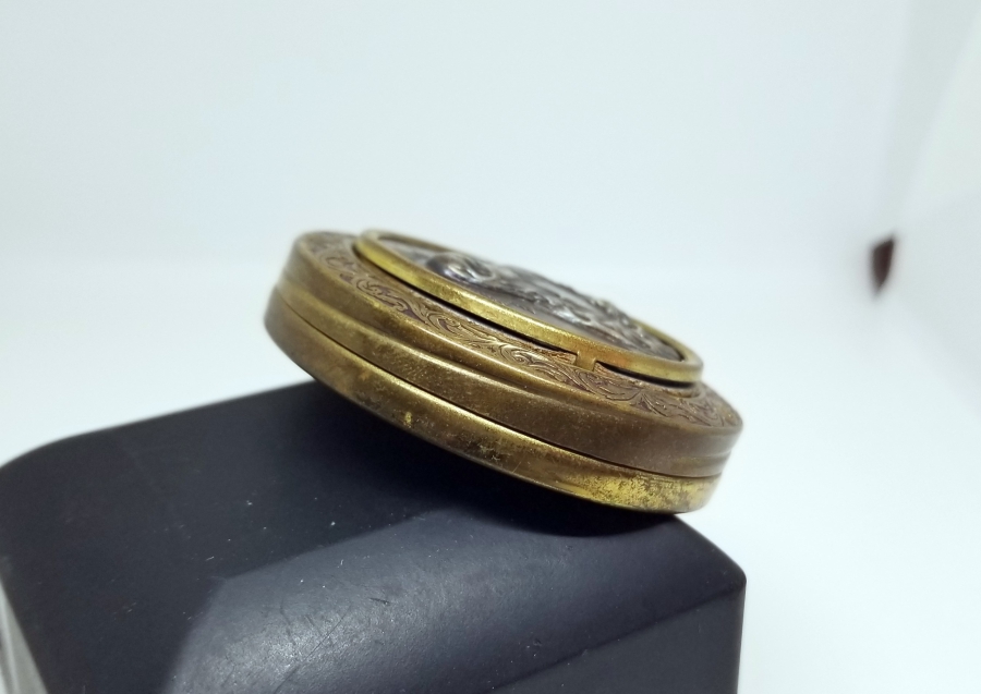 HZ İSA GÖRSELLİ GÜMÜŞ APLİKLİ ANTİKA KAPAKLI KUTU