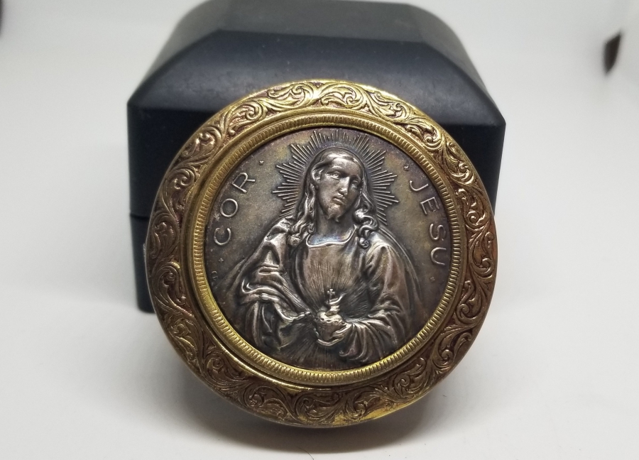 HZ İSA GÖRSELLİ GÜMÜŞ APLİKLİ ANTİKA KAPAKLI KUTU