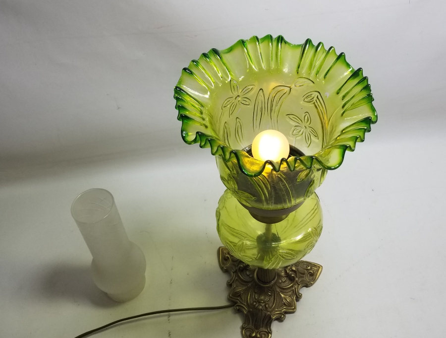 ANTİKA FRANSIZ GAZ LAMBASI FORMUNDA GECE LAMBASI