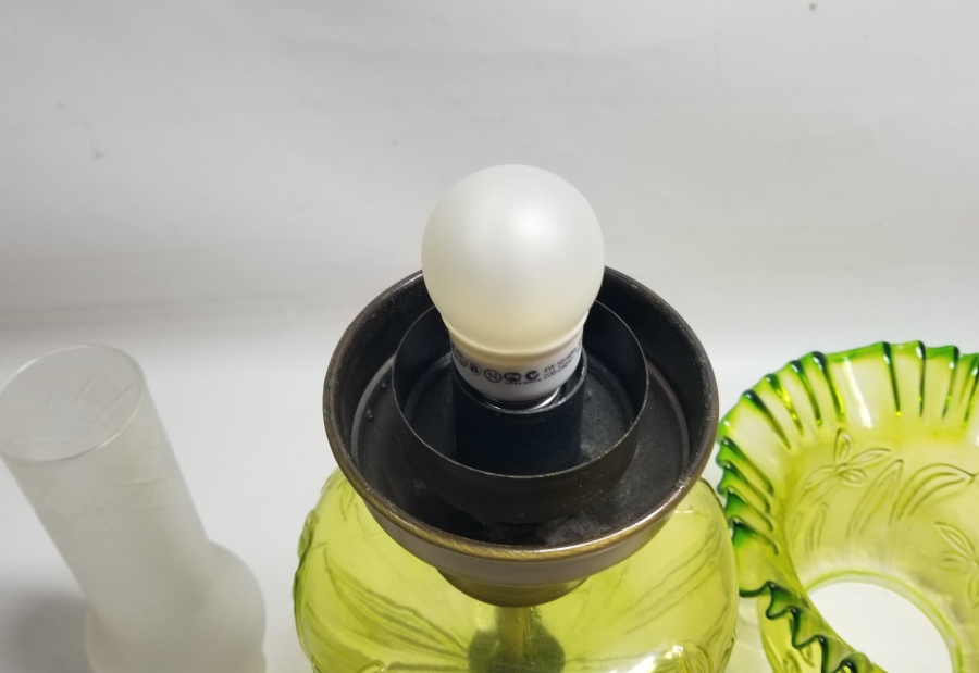 ANTİKA FRANSIZ GAZ LAMBASI FORMUNDA GECE LAMBASI