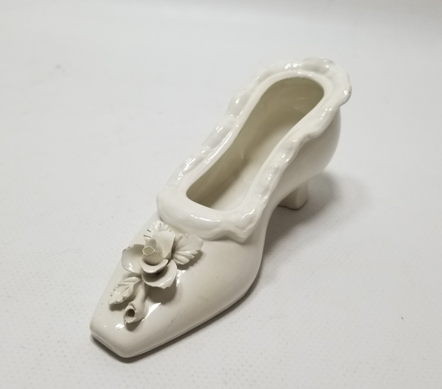 AYAKKABI FORMUNDA YAPILMIŞ ANTİKA PORSELEN BİBLO