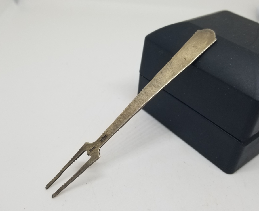 ORAK ÇEKİÇ DAMGALI ANTİKA MİNELİ RUS GÜMÜŞ PEYNİR ÇATALI