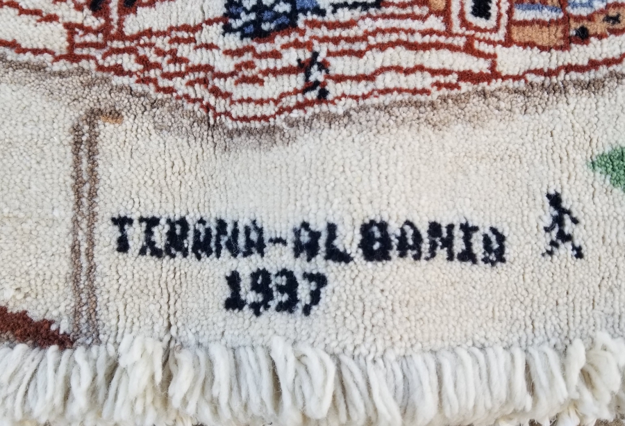 1937 TARİHLİ EL DOKUMA TİRAN - ARNAVUTLUK GÖRSELLİ DUVAR HALISI