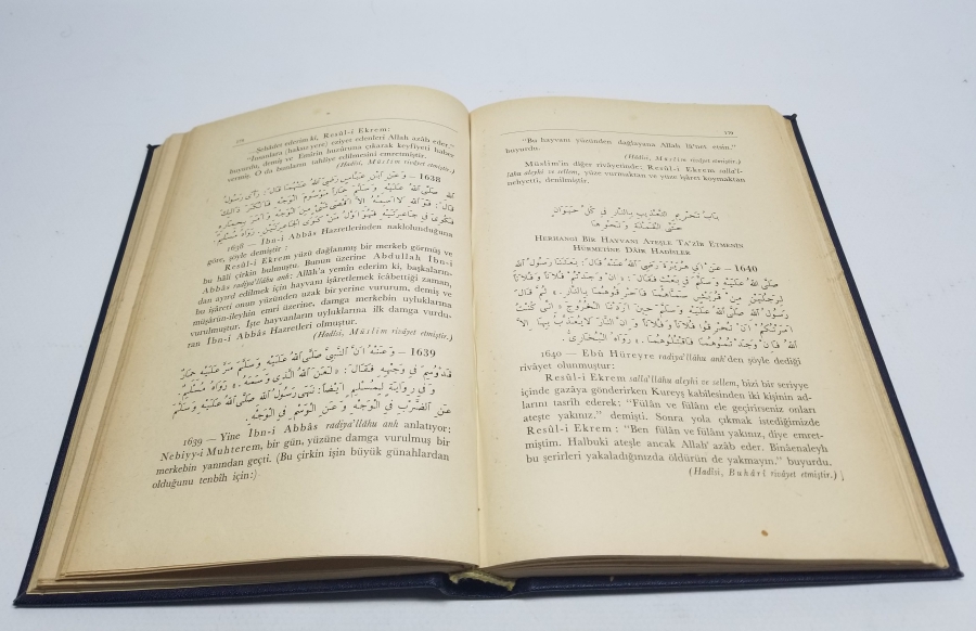 RİAZZÜS-SALİHİN VE TERCEMESİ KONULU BASKI KİTAP