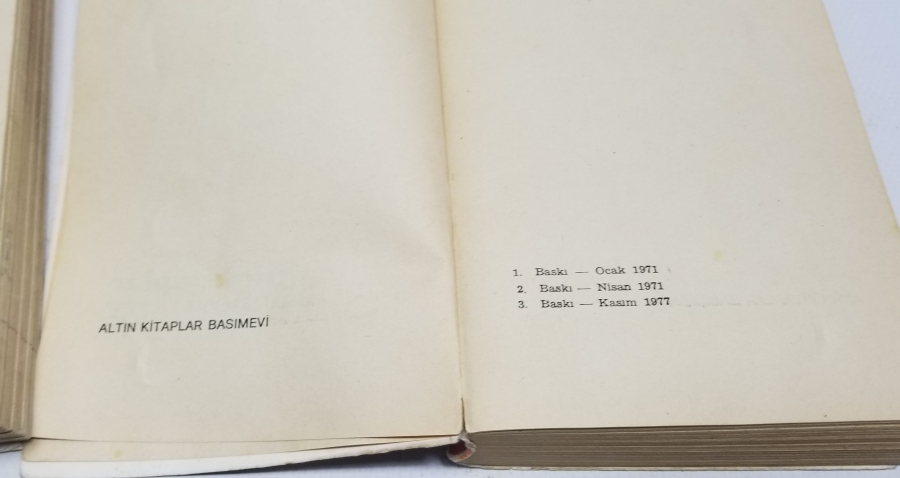 1970LERDEN İKİ ADET KİTAP