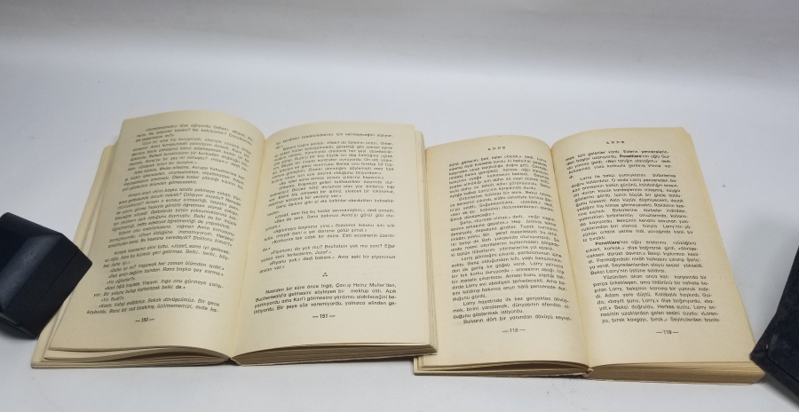 1970LERDEN İKİ ADET KİTAP