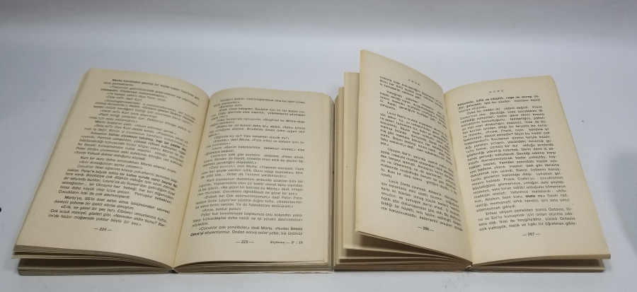 1970LERDEN İKİ ADET KİTAP