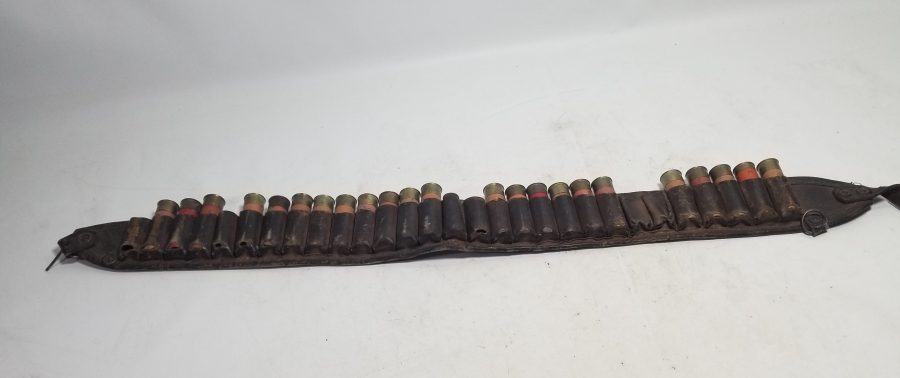 İÇİNDE BOŞ FİŞEKLER BULUNAN ANTİKA DERİ FİŞEKLİK - KÜTÜKLÜK