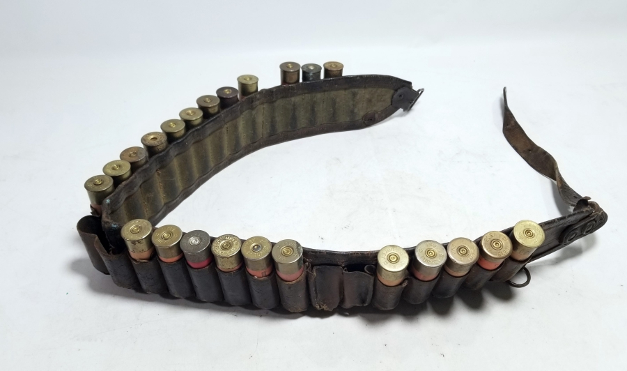 İÇİNDE BOŞ FİŞEKLER BULUNAN ANTİKA DERİ FİŞEKLİK - KÜTÜKLÜK