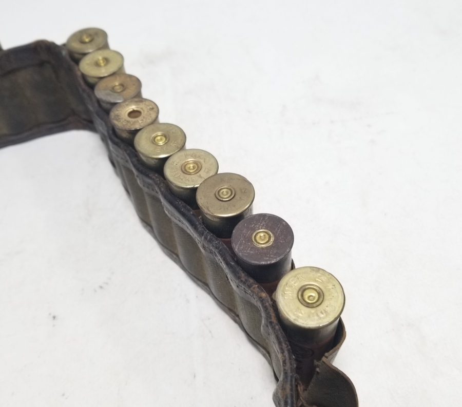 İÇİNDE BOŞ FİŞEKLER BULUNAN ANTİKA DERİ FİŞEKLİK - KÜTÜKLÜK