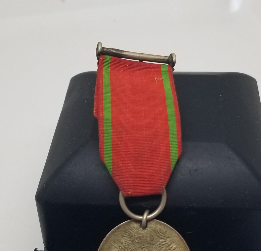 ORİJİNAL İPEK ASKI VE KURDELASIYLA GÜMÜŞ LİYAKAT MADALYASI