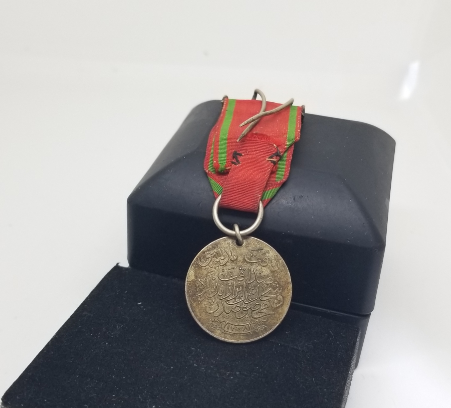 ORİJİNAL İPEK ASKI VE KURDELASIYLA GÜMÜŞ LİYAKAT MADALYASI