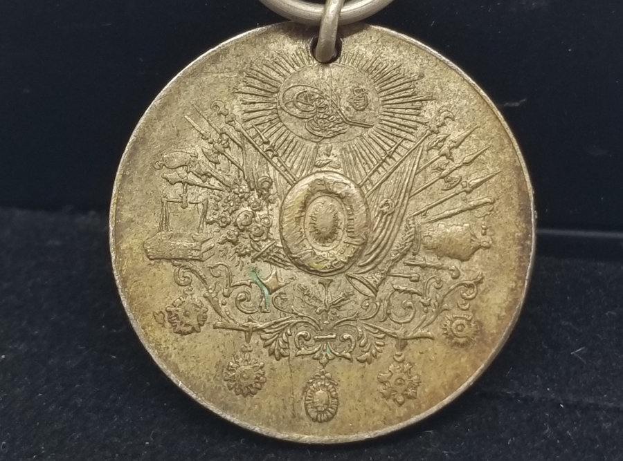 ORİJİNAL İPEK ASKI VE KURDELASIYLA GÜMÜŞ LİYAKAT MADALYASI