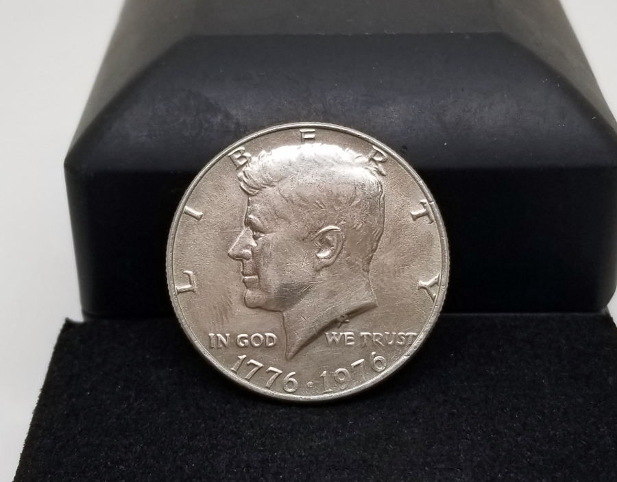 YÜKSEK KONDSİYONDA KOLEKSİYONLUK 1976 GÜMÜŞ AMERİKAN YARIM DOLAR