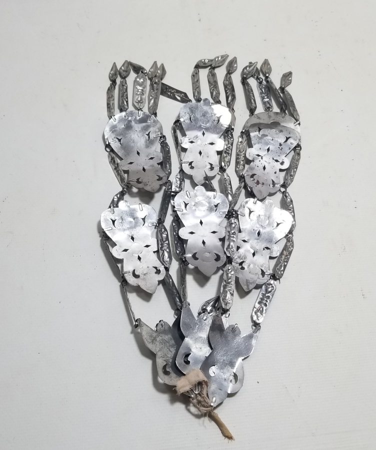 ÜZERİ DOĞAL TAŞLI VE KABARTMA İŞÇİLİKLİ TÜRKMEN İŞİ ANTİKA BÜYÜK BOY GELİN FES SÜSÜ