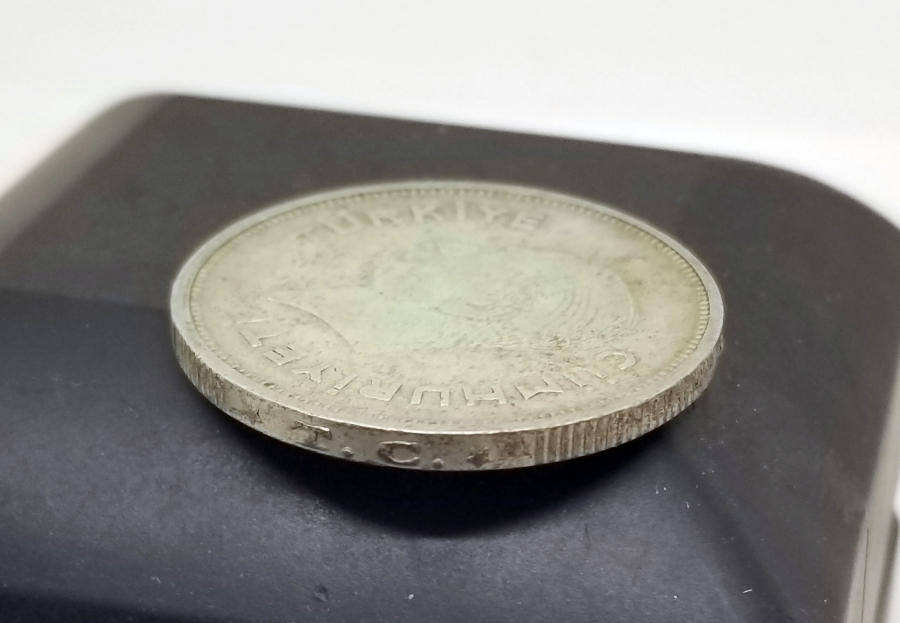 YÜKSEK KONDSİYONDA KOLEKSİYONLUK 1937 YILI NADİR GÜMÜŞ 1 LİRA