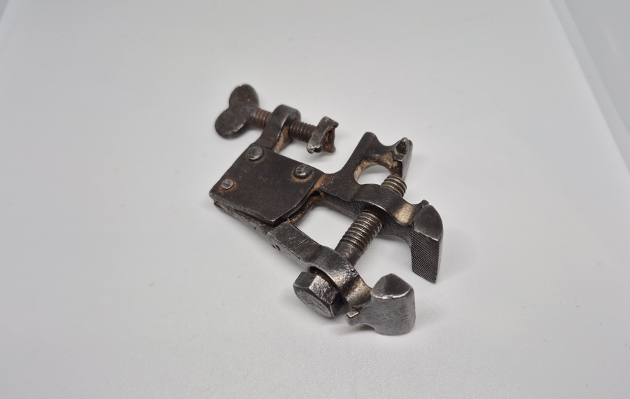 PRİMİTİF FORMDA ANTİKA MENGENE