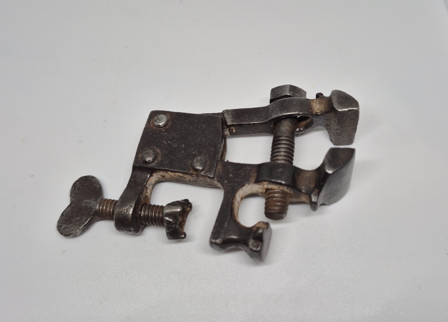 PRİMİTİF FORMDA ANTİKA MENGENE