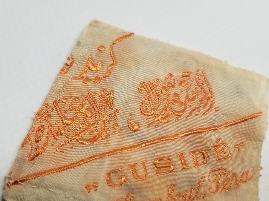 OSMANLI DÖNEMİ NADİR OSMANLICA VE FRANSIZCA YAZILI İPEK KIYAFET ETİKETİ