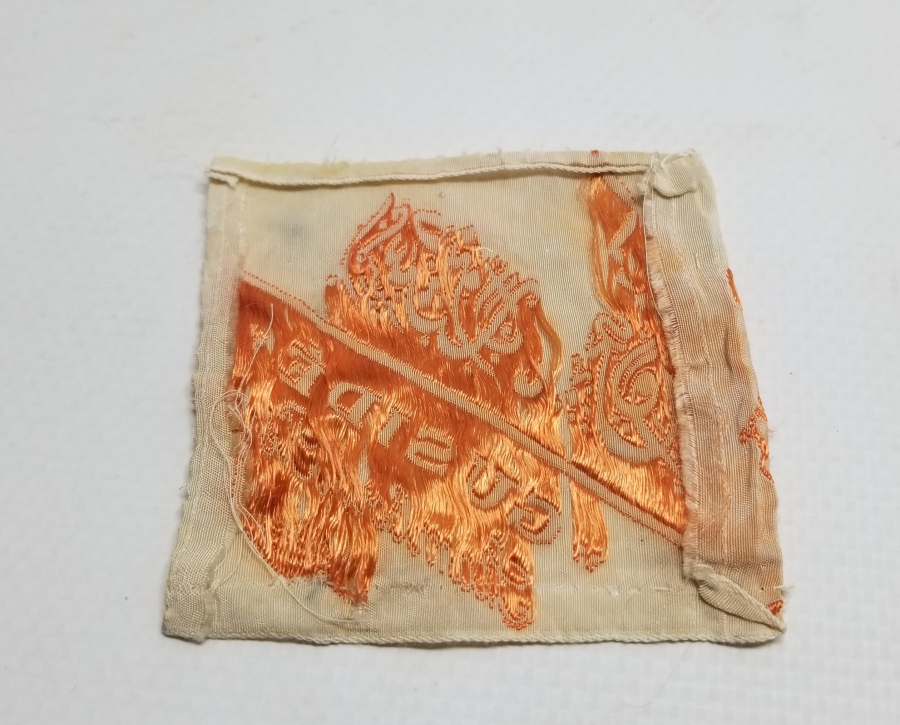 OSMANLI DÖNEMİ NADİR OSMANLICA VE FRANSIZCA YAZILI İPEK KIYAFET ETİKETİ