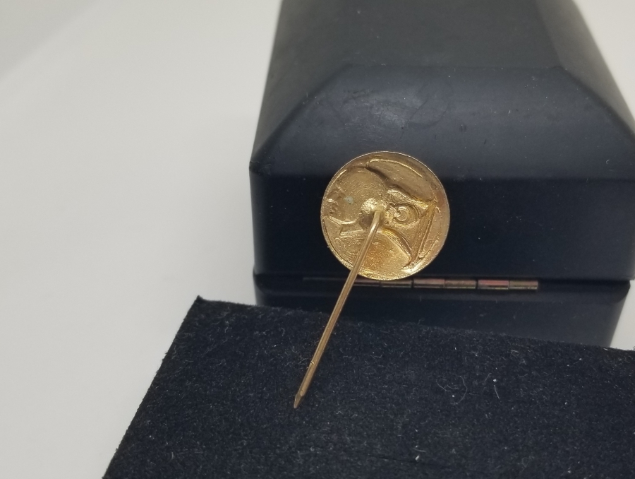 ÜZERİ MİNELİ VE ATATÜRK GÖRSELLİ ALTIN KAPLAMA ANTİKA ROZET