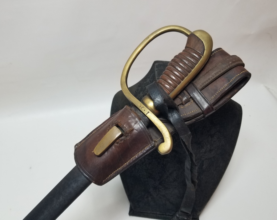 OSMANLI DÖNEMİ ORİJİNAL BEL ASKISI VE KAMUFLAJ PÜSKÜLÜYLE ALLAH BİZİMLE YAZILI NADİR BOYDA TOPÇU KILICI - TOPÇU SUBAYI'NIN SON SAVUNMA KILICI