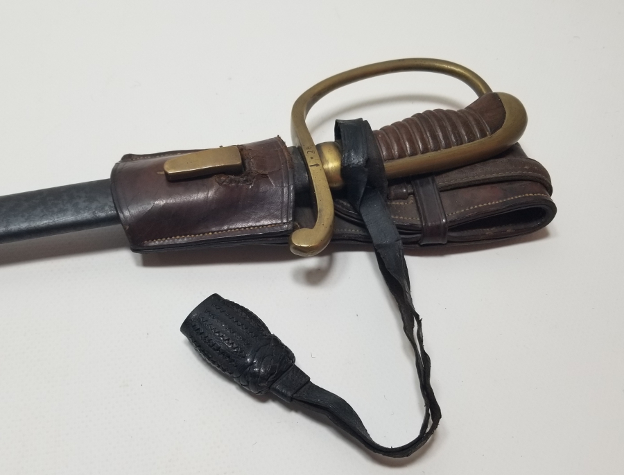 OSMANLI DÖNEMİ ORİJİNAL BEL ASKISI VE KAMUFLAJ PÜSKÜLÜYLE ALLAH BİZİMLE YAZILI NADİR BOYDA TOPÇU KILICI - TOPÇU SUBAYI'NIN SON SAVUNMA KILICI