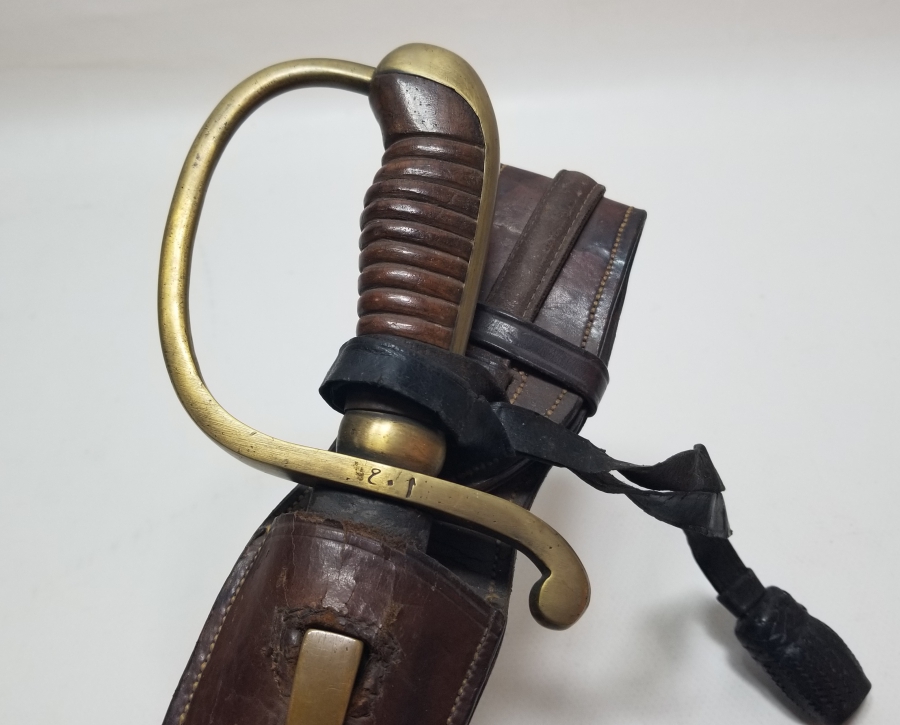 OSMANLI DÖNEMİ ORİJİNAL BEL ASKISI VE KAMUFLAJ PÜSKÜLÜYLE ALLAH BİZİMLE YAZILI NADİR BOYDA TOPÇU KILICI - TOPÇU SUBAYI'NIN SON SAVUNMA KILICI