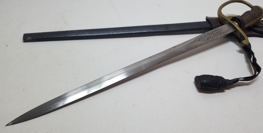 OSMANLI DÖNEMİ ORİJİNAL BEL ASKISI VE KAMUFLAJ PÜSKÜLÜYLE ALLAH BİZİMLE YAZILI NADİR BOYDA TOPÇU KILICI - TOPÇU SUBAYI'NIN SON SAVUNMA KILICI