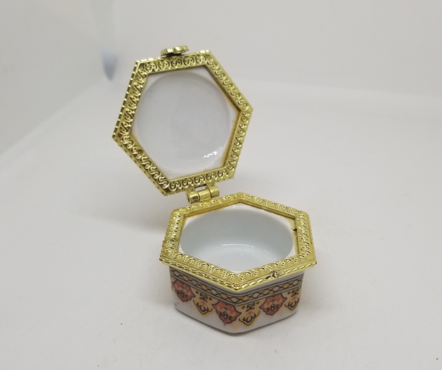 ÜZERİ YAZILI ANTİKA PORSELEN MÜCEVHER KUTUSU