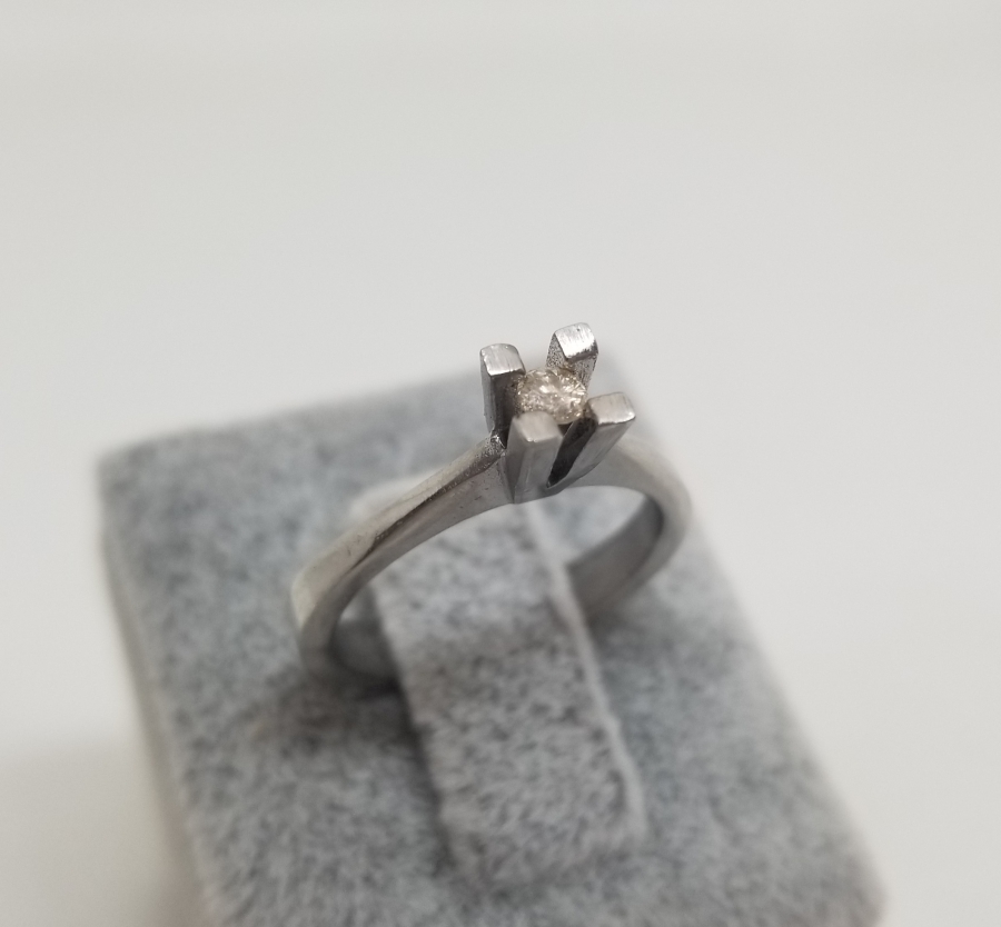 PIRLANTA TAŞLI TEKTAŞ YÜZÜK