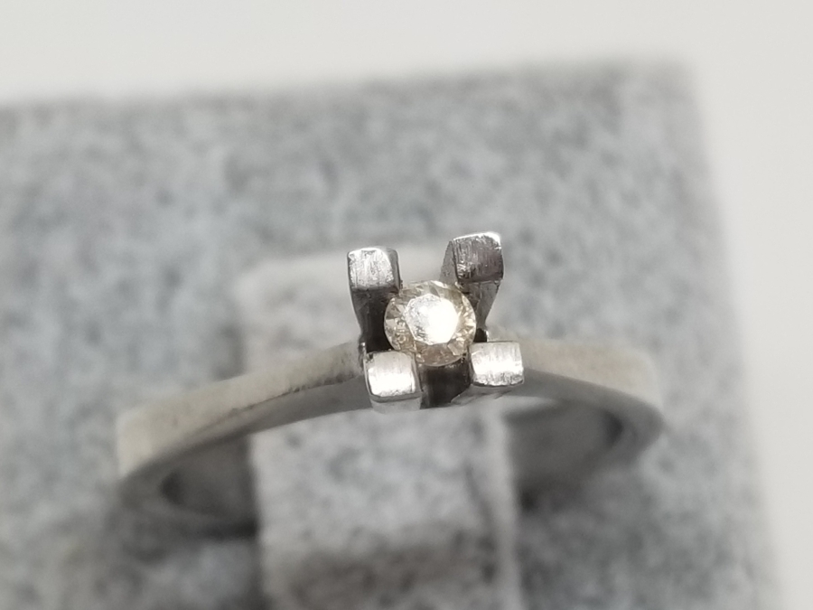 PIRLANTA TAŞLI TEKTAŞ YÜZÜK