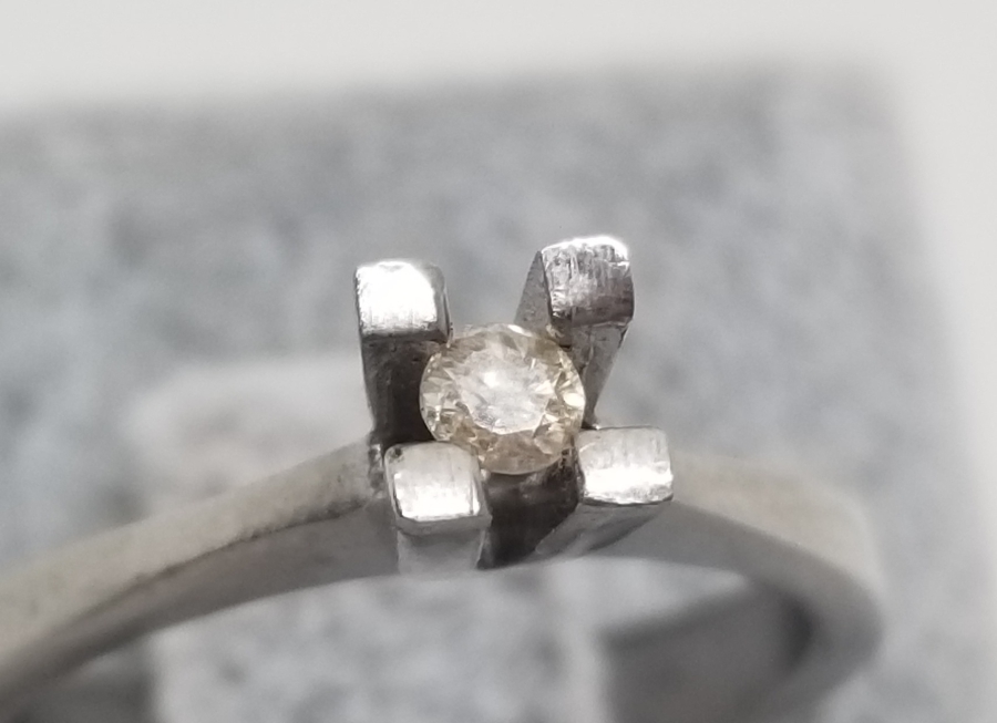 PIRLANTA TAŞLI TEKTAŞ YÜZÜK