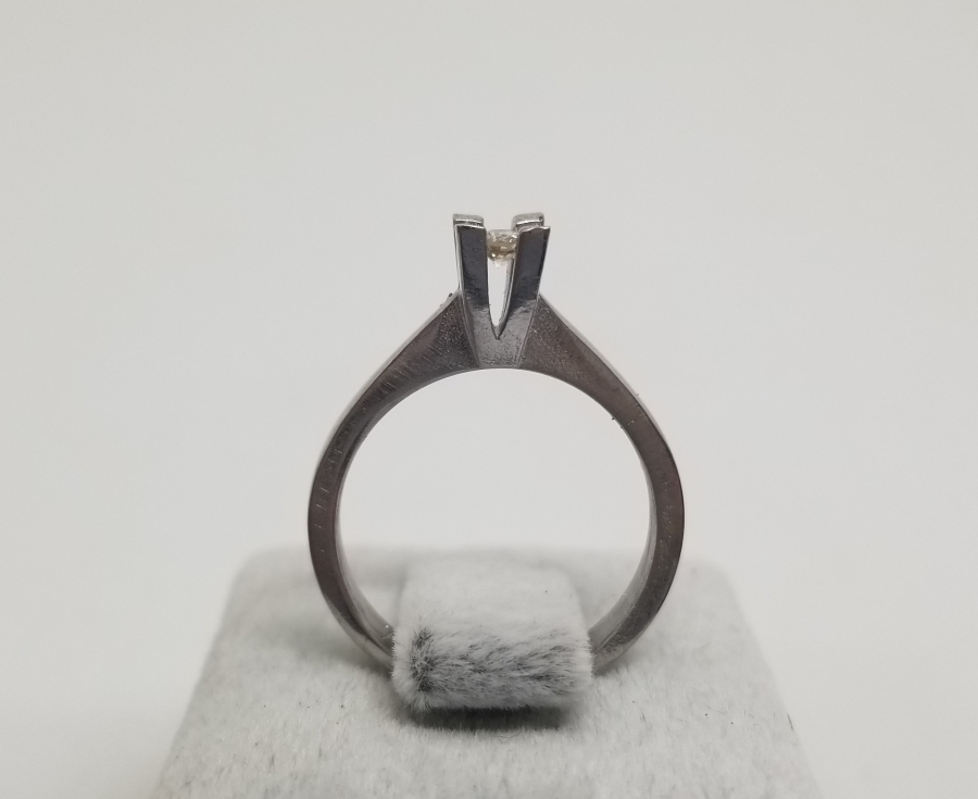 PIRLANTA TAŞLI TEKTAŞ YÜZÜK