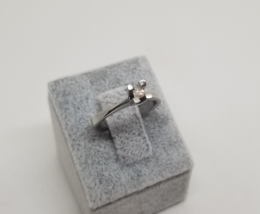 PIRLANTA TAŞLI TEKTAŞ YÜZÜK