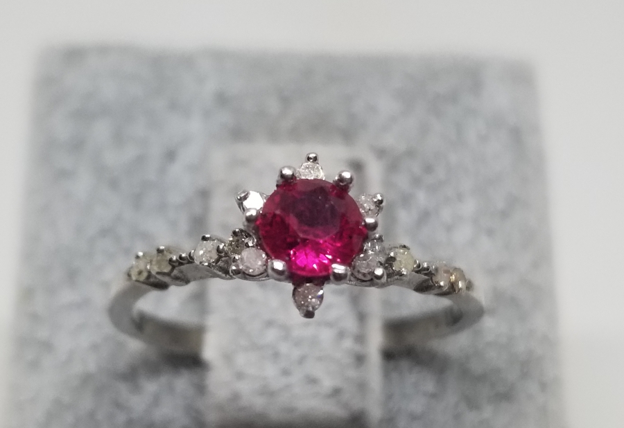 YAKUT VE PIRLANTA TAŞLI PAPATYA MODEL YÜZÜK