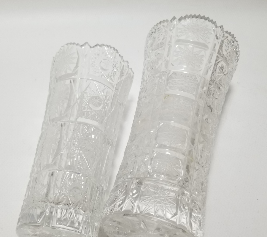 KRİSTAL KESME İŞÇİLİKLİ İKİ ADET ANTİKA CAM VAZO