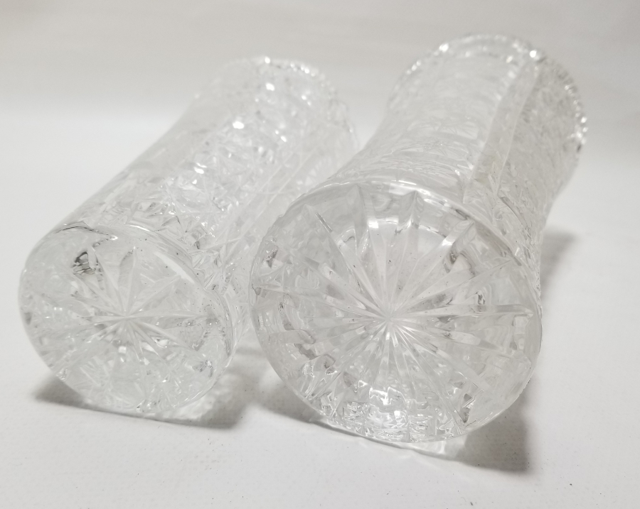 KRİSTAL KESME İŞÇİLİKLİ İKİ ADET ANTİKA CAM VAZO