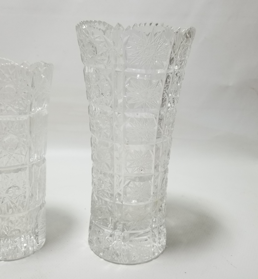 KRİSTAL KESME İŞÇİLİKLİ İKİ ADET ANTİKA CAM VAZO