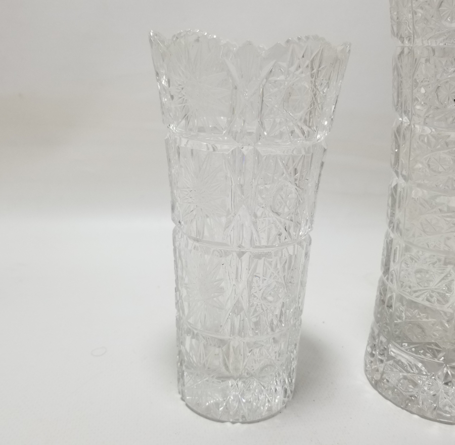 KRİSTAL KESME İŞÇİLİKLİ İKİ ADET ANTİKA CAM VAZO