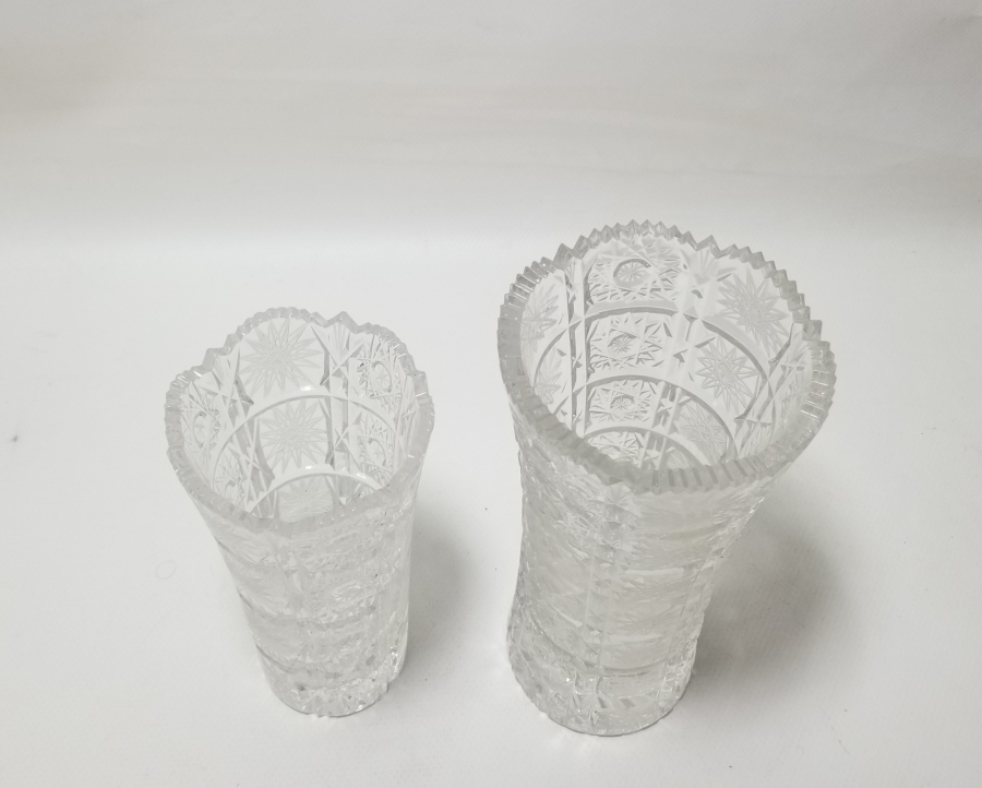 KRİSTAL KESME İŞÇİLİKLİ İKİ ADET ANTİKA CAM VAZO