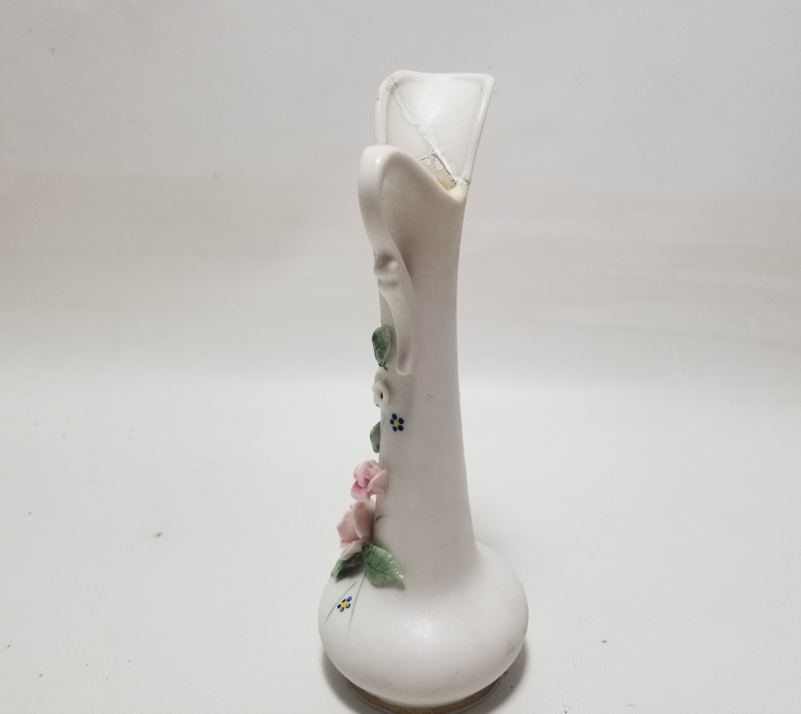 KABARTMA İŞÇİLİKLİ ANTİKA VAZO